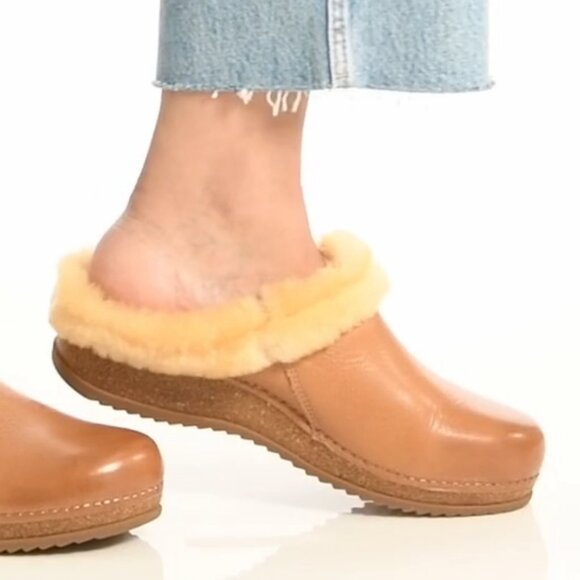 NEW  Dansko Magda Leather and Sheepskin clog in tan for women   1125 6s3 - Picture 7 of 13